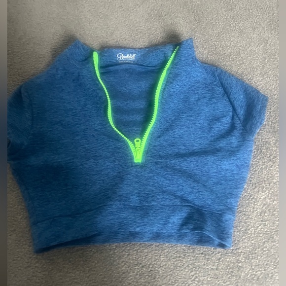 Bombshell sports crop top- Fits 6-8 - Picture 4 of 8